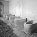 B93 – Il Salone dei Bagni Terapeutici con le Vasche di Pietra a Mausole
