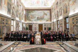 El Papa Francisco con los participantes en el Seminario Foto: Servizio Fotografico - Vatican Media 