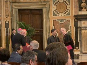 El Cardenal Ravasi en la audiencia con el Papa Francisco Foto: Albert Cortina