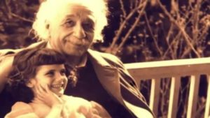 Albert Einstein con su hija Lieserl